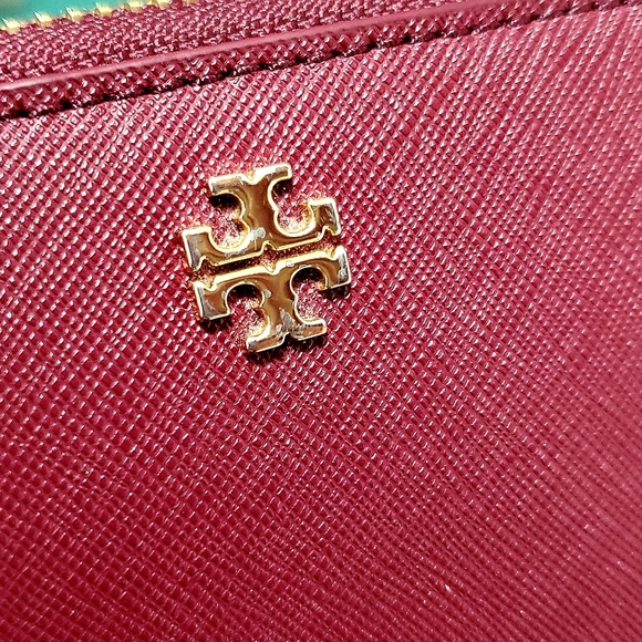 Tory Burch Emerson Zip Wallet - Picture 8 of 8